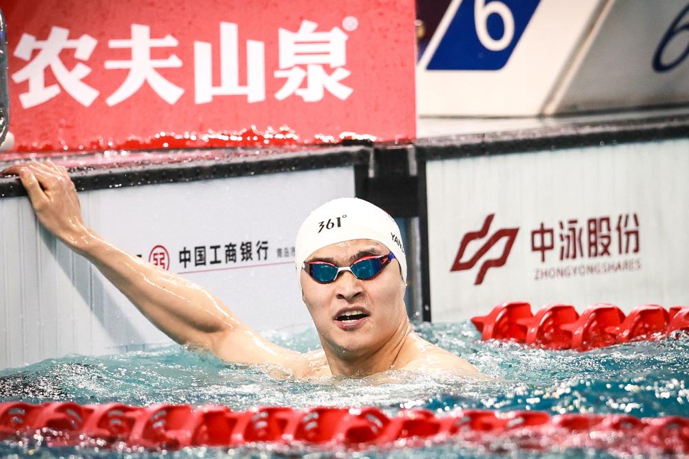 引了众多球